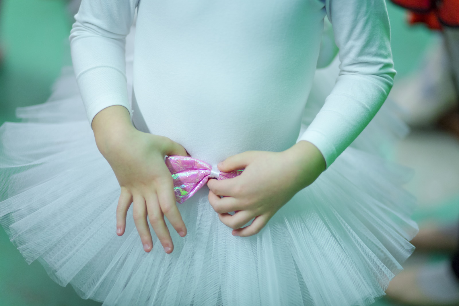 Junge Ballerina im weißen Tutu